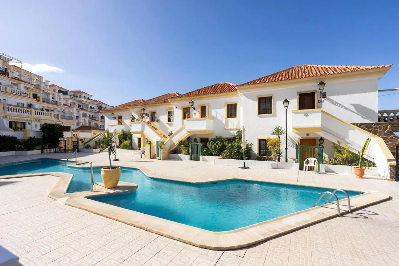 Paulmarie Family Apartment Ocean&Mountain View 아데제