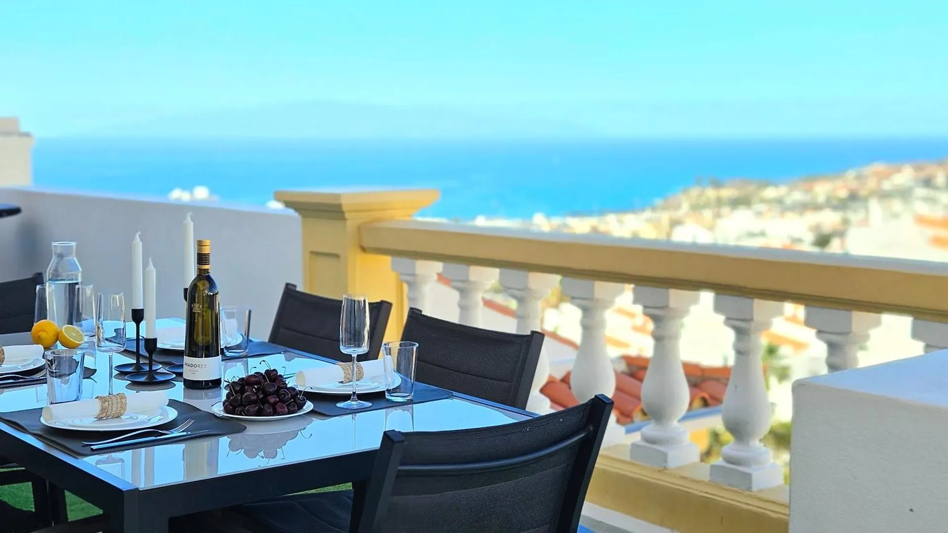 Paulmarie Family Apartment Ocean&Mountain View 아데제