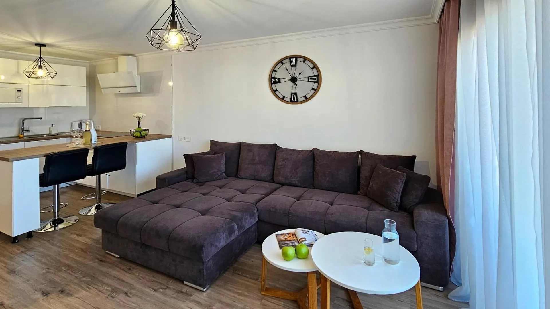 Paulmarie Family Apartment Ocean&Mountain View 아데제