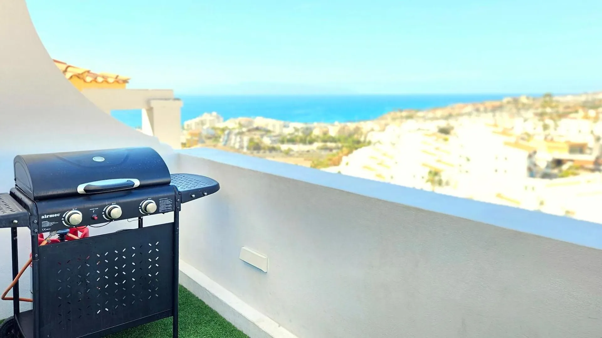 Paulmarie Family Apartment Ocean&Mountain View 아데제